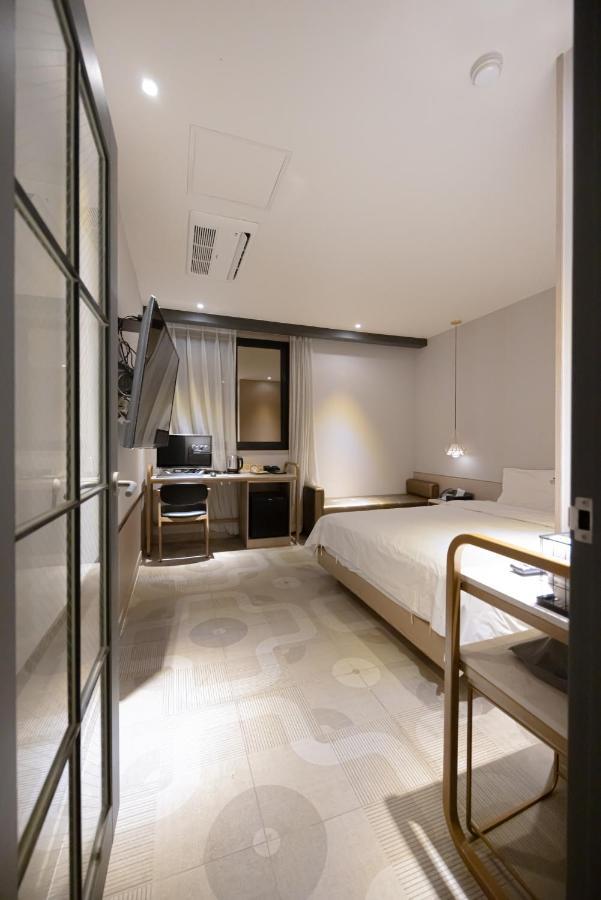 Hound Hotel Seomyeon-Beomcheon Busan Exterior photo